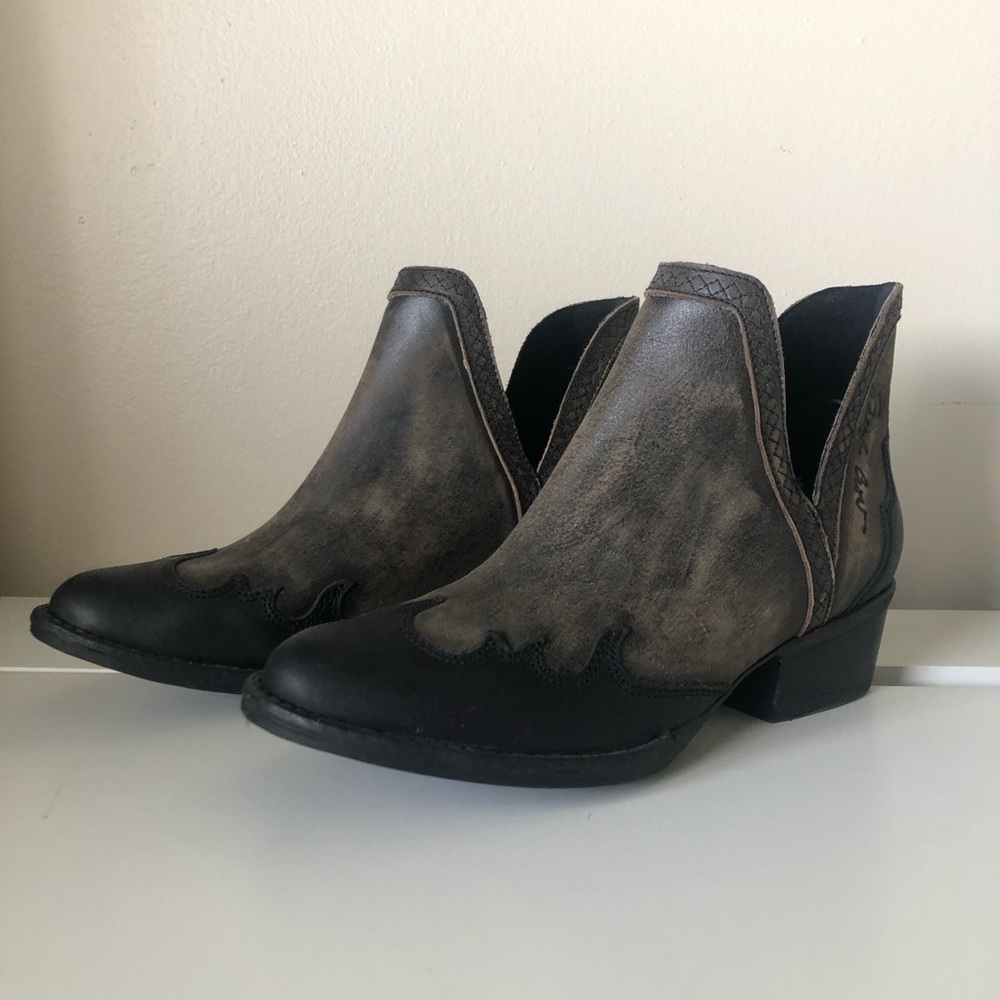 Sheryl Crow Western Ankle Boots ✨ Women’s Size 8 Distressed Leather